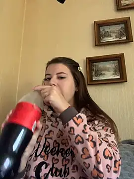 Snapshot of MiraCastellon chatting on 11.05.25 MiraCastellon online show from 11.05.25