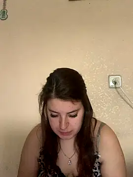 Snapshot of MiraCastellon chatting on 11.06.25 MiraCastellon online show from 11.06.25