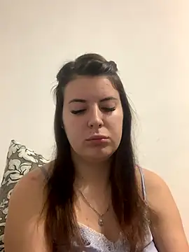 Snapshot of MiraCastellon chatting on 11.07.25 MiraCastellon online show from 11.07.25