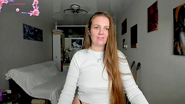 Amy  Leee  online show from 10.26.25