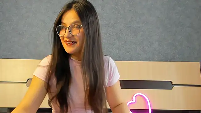 Snapshot of Diana_moonnn chatting on 10.19.25 Diana moonnn online show from 10.19.25