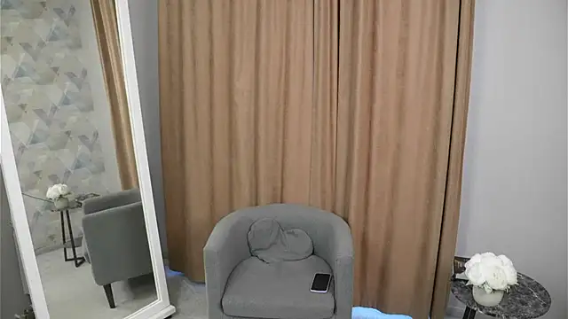 Snapshot of MargyUong chatting on 10.14.25 MargyUong online show from 10.14.25