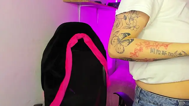 Emily Lindey online show from 12.14.25