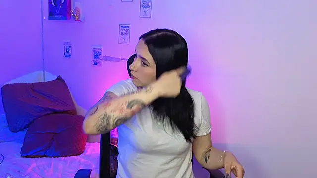 Emily Lindey online show from 04.14.26