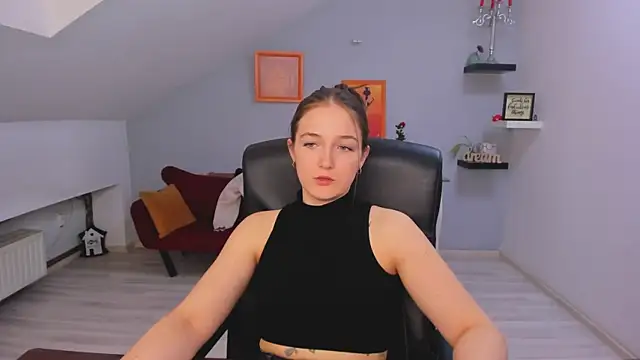 Snapshot of AnneWilsonn chatting on 04.23.26 AnneWilsonn online show from 04.23.26