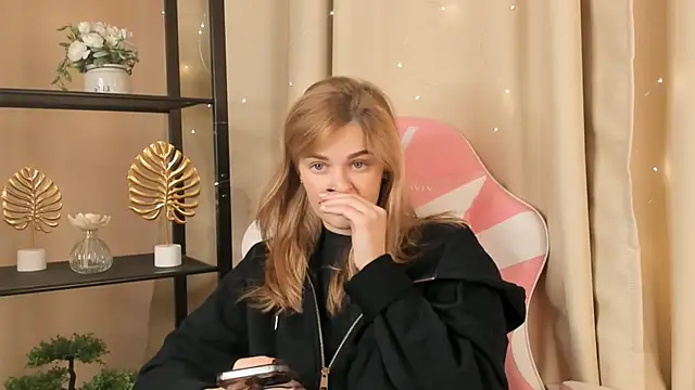 Snapshot of ShawnaBirge chatting on 10.15.25 ShawnaBirge online show from 10.15.25