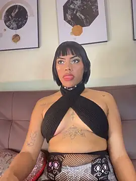 Snapshot of NovaFoxx chatting on 10.15.25 NovaFoxx online show from 10.15.25