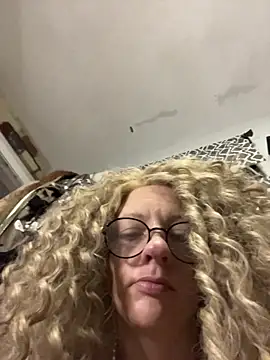 Snapshot of queenkelly1234 chatting on 10.29.25 queenkelly1234 online show from 10.29.25