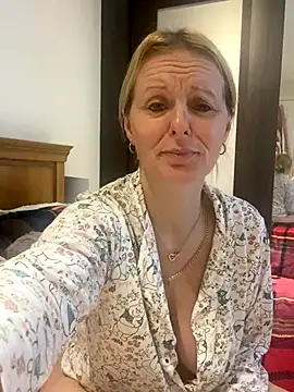 madamlillyrose online show from 12.04.25