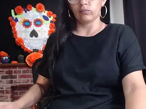 Lucyy Naugthy online show from 11.19.25