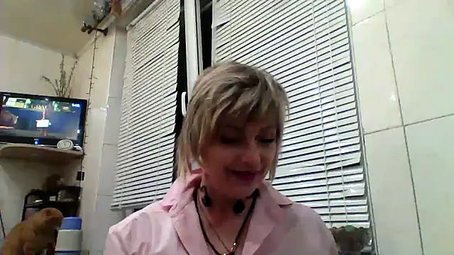 Snapshot of Lia_Ray chatting on 10.14.25 Lia Ray online show from 10.14.25