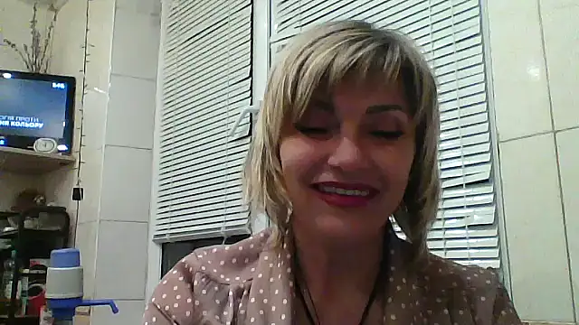 Snapshot of Lia_Ray chatting on 10.15.25 Lia Ray online show from 10.15.25