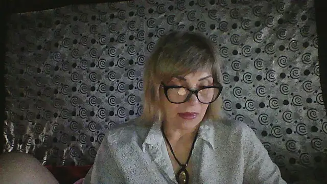 Snapshot of Lia_Ray chatting on 11.10.25 Lia Ray online show from 11.10.25