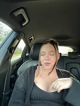 Snapshot of AvaHart chatting on 12.22.25 AvaHart online show from 12.22.25