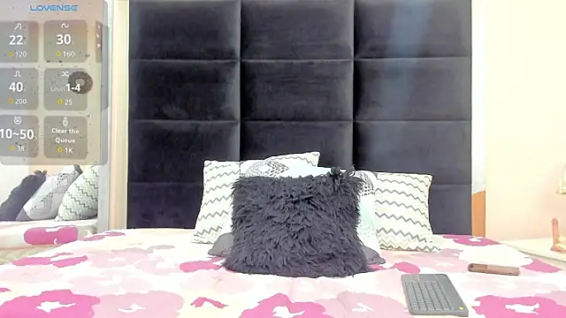 Snapshot of Cleo_Saunders chatting on 10.15.25 Cleo Saunders online show from 10.15.25