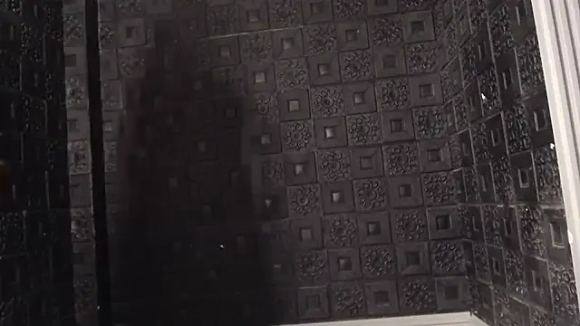 Snapshot of Yvonny27 chatting on 11.17.25 Yvonny27 online show from 11.17.25