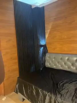 Snapshot of Yvonny27 chatting on 02.17.26 Yvonny27 online show from 02.17.26