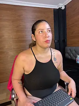 Snapshot of Yvonny27 chatting on 03.02.26 Yvonny27 online show from 03.02.26