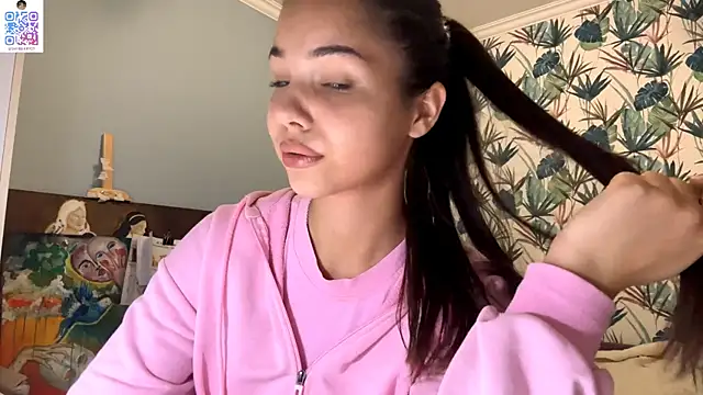 Snapshot of StawBerrys chatting on 10.16.25 StawBerrys online show from 10.16.25