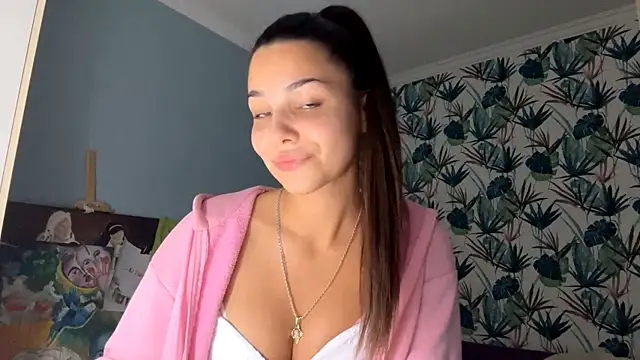 Snapshot of StawBerrys chatting on 10.28.25 StawBerrys online show from 10.28.25