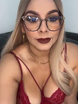 Snapshot of BBWCami_ chatting on 10.18.25 BBWCami online show from 10.18.25