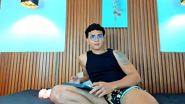Snapshot of Noah_big chatting on 10.14.25 Noah big online show from 10.14.25
