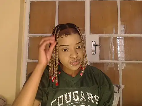 Snapshot of fifiqueen25 chatting on 11.19.25 fifiqueen25 online show from 11.19.25