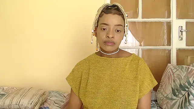 Snapshot of fifiqueen25 chatting on 12.17.25 fifiqueen25 online show from 12.17.25