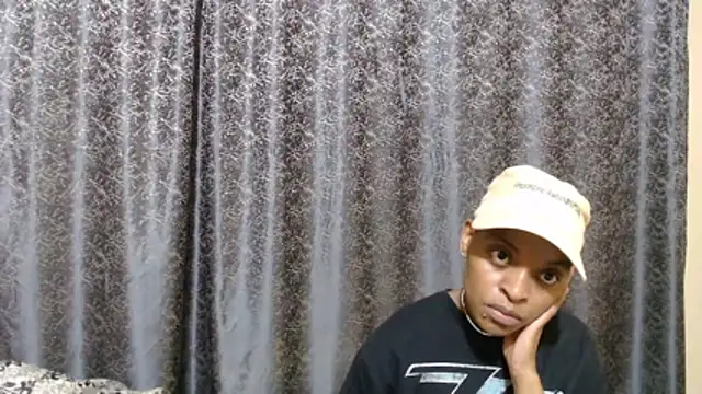 Snapshot of fifiqueen25 chatting on 01.10.26 fifiqueen25 online show from 01.10.26