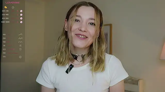 Snapshot of StarryMary chatting on 10.20.25 StarryMary online show from 10.20.25