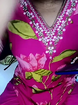 Snapshot of Varsh_rani1 chatting on 10.14.25 Varsh rani1 online show from 10.14.25