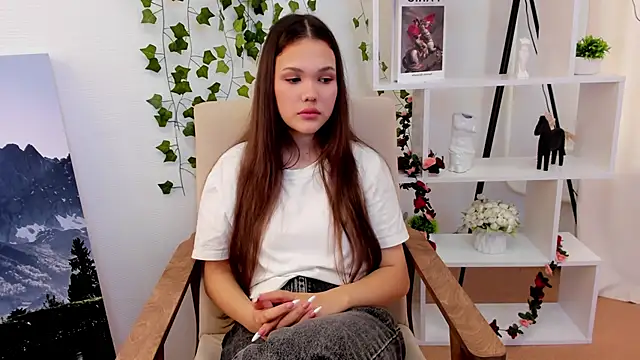 LynnaLowrance online show from 10.15.25