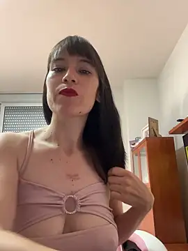 Snapshot of AlanaRius18 chatting on 11.19.25 AlanaRius18 online show from 11.19.25