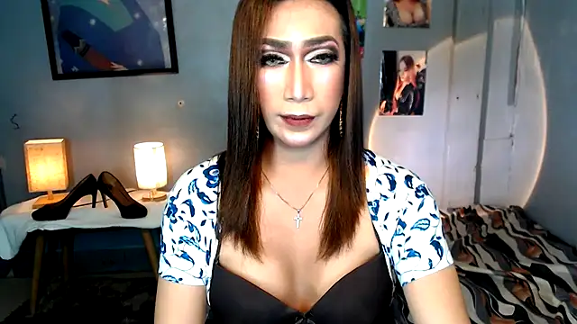 Snapshot of littleredbunny27 chatting on 06.01.26 littleredbunny27 online show from 06.01.26