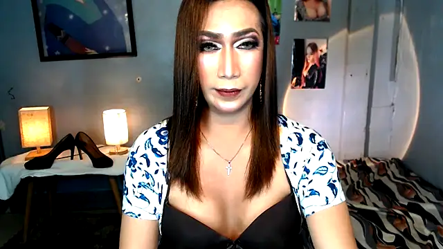 Snapshot of littleredbunny27 chatting on 06.04.26 littleredbunny27 online show from 06.04.26