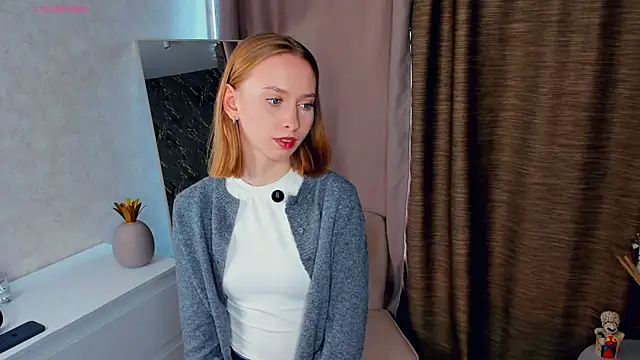 Snapshot of BereniceThull chatting on 10.17.25 BereniceThull online show from 10.17.25