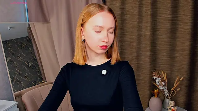 Snapshot of BereniceThull chatting on 10.19.25 BereniceThull online show from 10.19.25