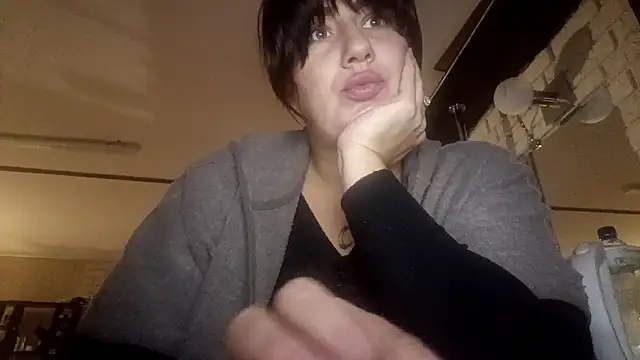 Snapshot of GwendolynFoster chatting on 10.28.25 GwendolynFoster online show from 10.28.25