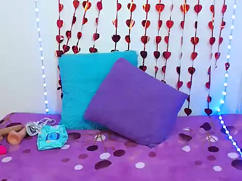 Snapshot of Isaa_Foxx_ chatting on 10.17.25 Isaa Foxx  online show from 10.17.25