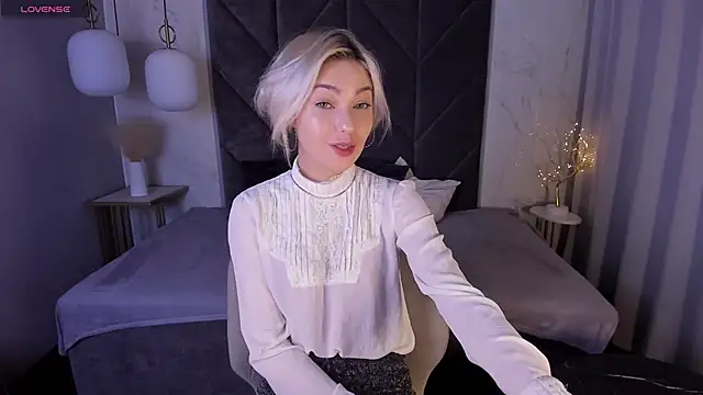 Snapshot of AlysiaSun_ chatting on 10.17.25 AlysiaSun online show from 10.17.25