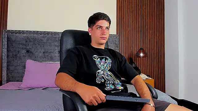 Snapshot of Apolo_moon18 chatting on 10.14.25 Apolo moon18 online show from 10.14.25