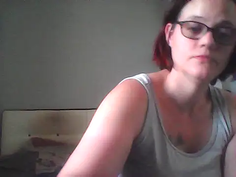 Snapshot of petitcouple chatting on 11.01.25 petitcouple online show from 11.01.25