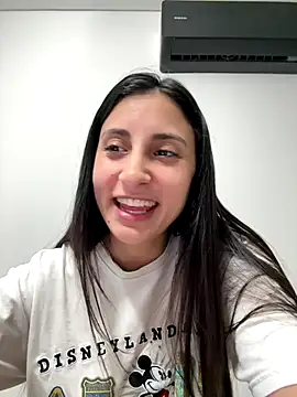 Snapshot of itsmiasofia chatting on 11.25.25 itsmiasofia online show from 11.25.25