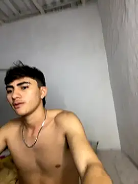 Snapshot of Myke_hotxxx chatting on 11.11.25 Myke hotxxx online show from 11.11.25