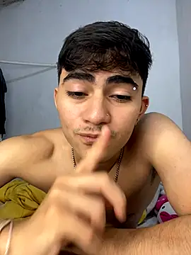Snapshot of Myke_hotxxx chatting on 11.15.25 Myke hotxxx online show from 11.15.25