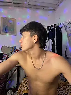 Snapshot of Myke_hotxxx chatting on 11.24.25 Myke hotxxx online show from 11.24.25