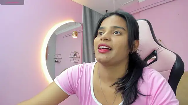 Snapshot of jazmin_lovee chatting on 10.21.25 jazmin lovee online show from 10.21.25