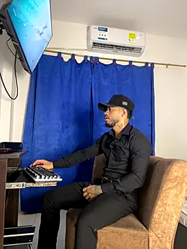 Kylian Alessandro online show from 12.15.25