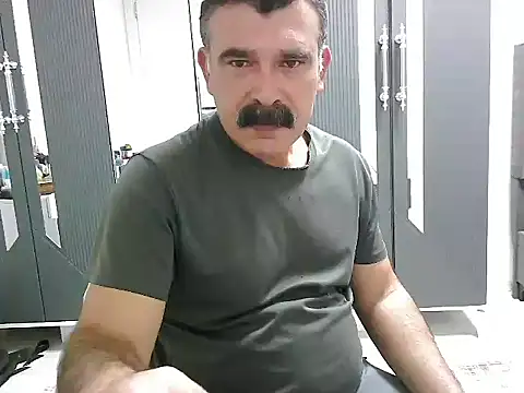 Snapshot of meroglu45 chatting on 10.15.25 meroglu45 online show from 10.15.25