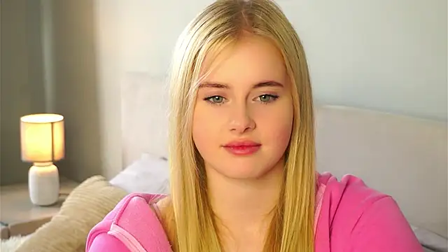 Snapshot of MoriahBorella chatting on 10.19.25 MoriahBorella online show from 10.19.25